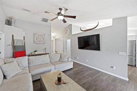 House in Trenton, Florida 5 bedrooms, 211.72 sq.m. № 2136402 - photo 21