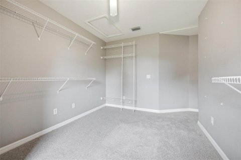 House in Trenton, Florida 5 bedrooms, 211.72 sq.m. № 2136402 - photo 5