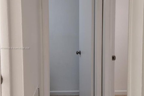 Adosado en alquiler en Hollywood, Florida, 4 dormitorios, 175.49 m2 № 1955806 - foto 5