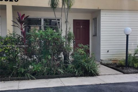 Adosado en alquiler en Hollywood, Florida, 4 dormitorios, 175.49 m2 № 1955806 - foto 2