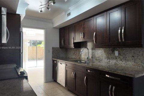 Adosado en alquiler en Hollywood, Florida, 4 dormitorios, 175.49 m2 № 1955806 - foto 13