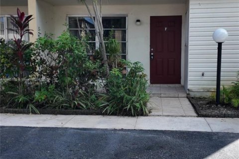 Adosado en alquiler en Hollywood, Florida, 4 dormitorios, 175.49 m2 № 1955806 - foto 1