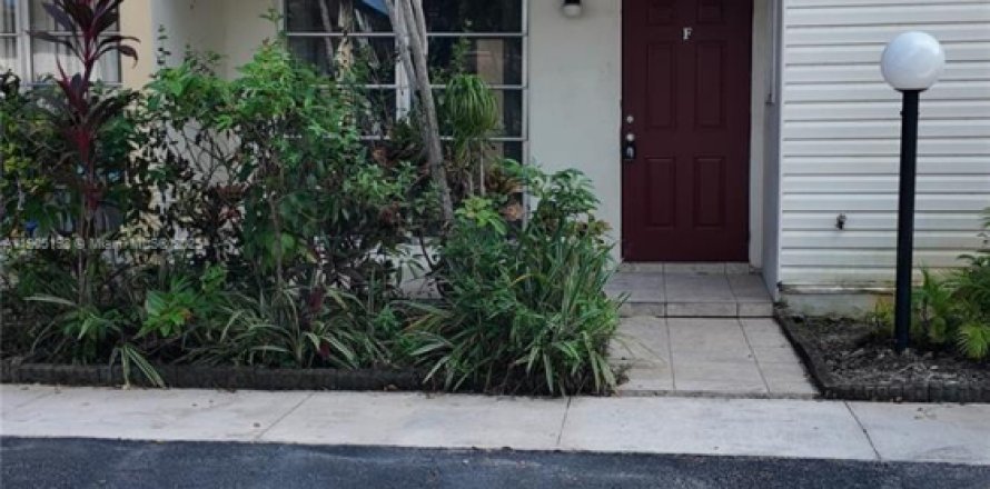 Adosado en Hollywood, Florida 4 dormitorios, 175.49 m2 № 1955806