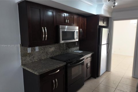 Adosado en alquiler en Hollywood, Florida, 4 dormitorios, 175.49 m2 № 1955806 - foto 12