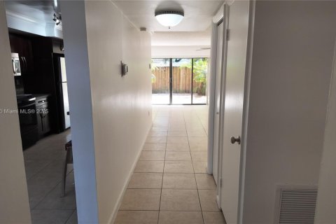 Adosado en alquiler en Hollywood, Florida, 4 dormitorios, 175.49 m2 № 1955806 - foto 3