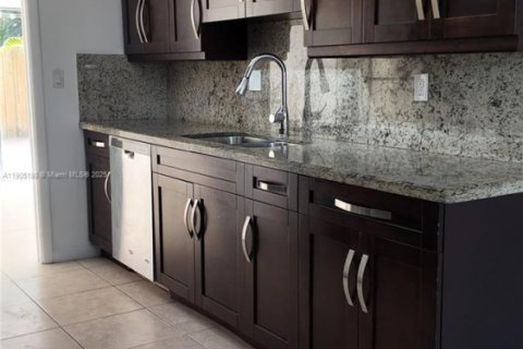 Adosado en alquiler en Hollywood, Florida, 4 dormitorios, 175.49 m2 № 1955806 - foto 8