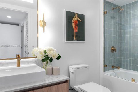 Condo in Miami, Florida, 2 bedrooms  № 2018791 - photo 26