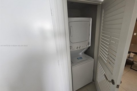 Condominio en venta en Hollywood, Florida, 2 dormitorios, 109.53 m2 № 1957544 - foto 22