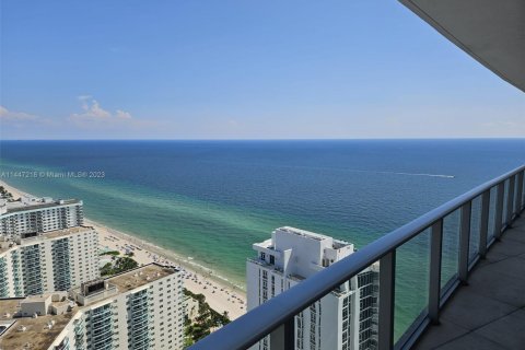 Condominio en venta en Hollywood, Florida, 2 dormitorios, 109.53 m2 № 1957544 - foto 3