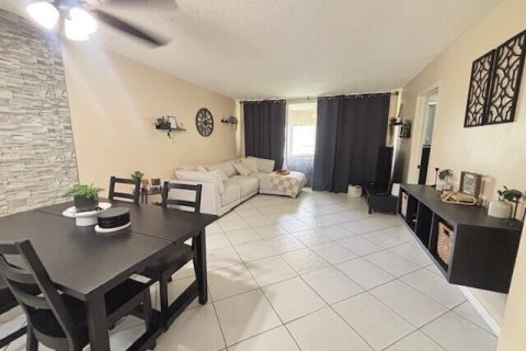 Condo à Tamarac, Floride, 2 chambres  № 2272306