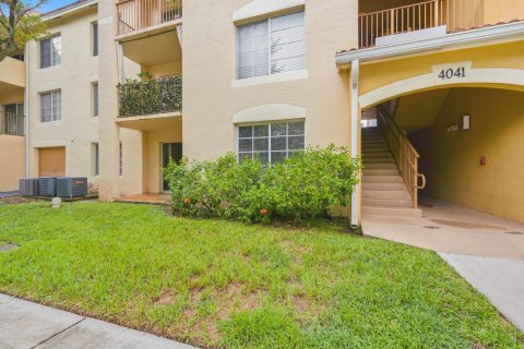 Condo in West Palm Beach, Florida, 2 bedrooms  № 2370625 - photo 3