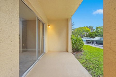 Condo in West Palm Beach, Florida, 2 bedrooms  № 2370625 - photo 26