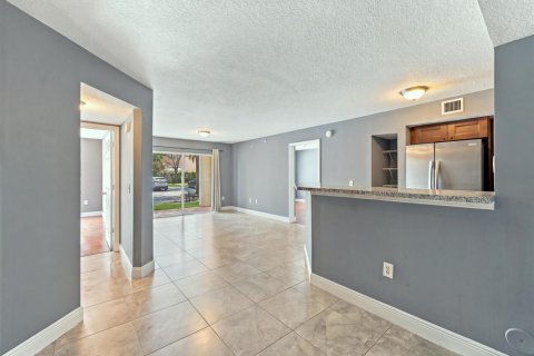 Condo in West Palm Beach, Florida, 2 bedrooms  № 2370625 - photo 9