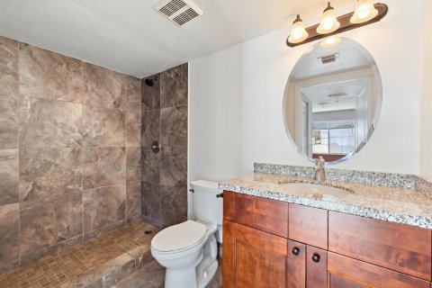 Condo in West Palm Beach, Florida, 2 bedrooms  № 2370625 - photo 21