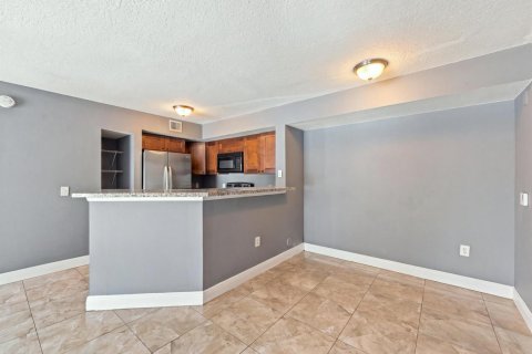 Condo in West Palm Beach, Florida, 2 bedrooms  № 2370625 - photo 12