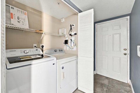 Condo in West Palm Beach, Florida, 2 bedrooms  № 2370625 - photo 23