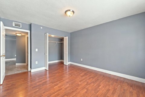 Condo in West Palm Beach, Florida, 2 bedrooms  № 2370625 - photo 20