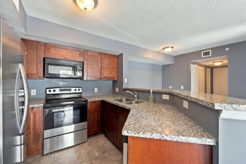 Condo in West Palm Beach, Florida, 2 bedrooms  № 2370625 - photo 6