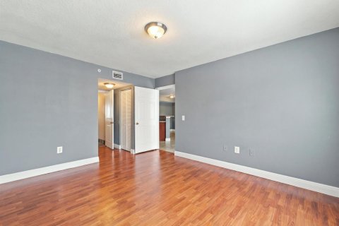 Condo in West Palm Beach, Florida, 2 bedrooms  № 2370625 - photo 14