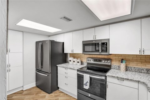 Купить кондоминиум в Дейтона - Бич-Шорс, Флорида 6 комнат, 128.58м2, № 1540160 - фото 21