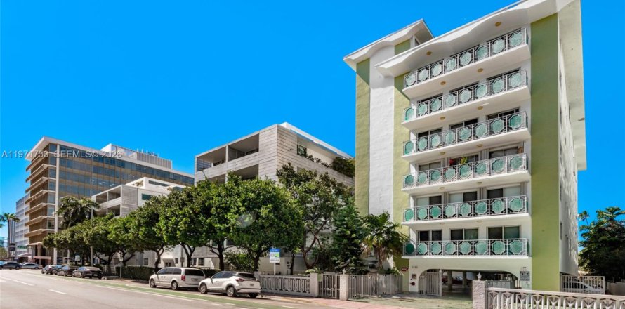 Estudio en el Condominio en Miami Beach, Florida  № 2033148