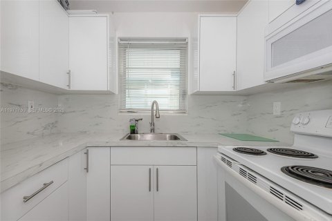 Condominio en venta en Miami Beach, Florida, 47.01 m2 № 2033148 - foto 4