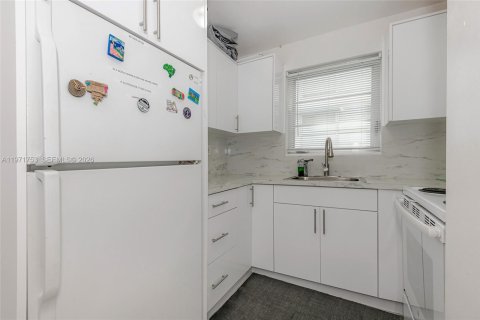 Condominio en venta en Miami Beach, Florida, 47.01 m2 № 2033148 - foto 11