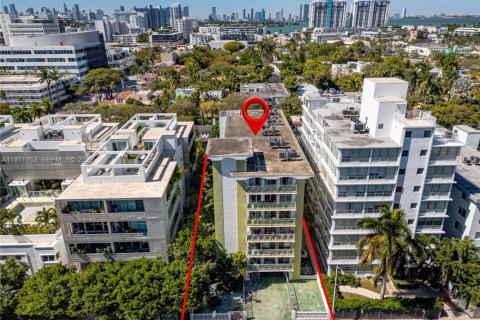 Condominio en venta en Miami Beach, Florida, 47.01 m2 № 2033148 - foto 2
