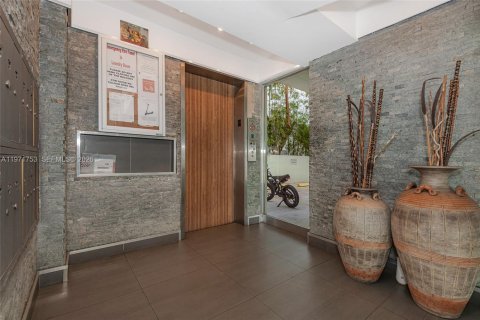 Condominio en venta en Miami Beach, Florida, 47.01 m2 № 2033148 - foto 13