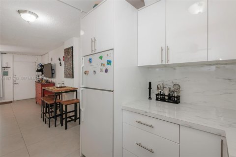 Condominio en venta en Miami Beach, Florida, 47.01 m2 № 2033148 - foto 16