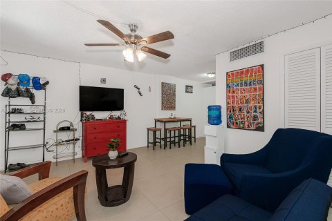 Condominio en venta en Miami Beach, Florida, 47.01 m2 № 2033148 - foto 9