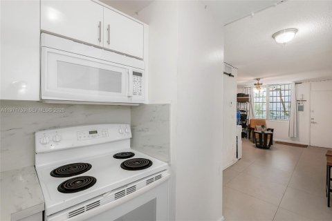 Condominio en venta en Miami Beach, Florida, 47.01 m2 № 2033148 - foto 17