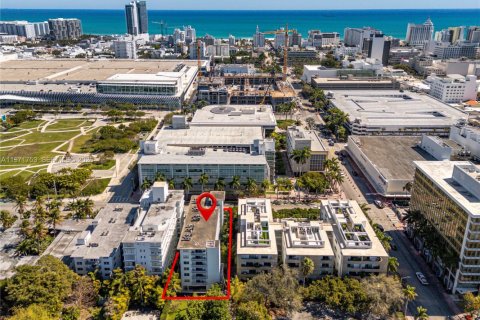 Condominio en venta en Miami Beach, Florida, 47.01 m2 № 2033148 - foto 26