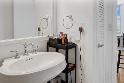 Condominio en alquiler en Miami Beach, Florida, 51.47 m2 № 2007954 - foto 12