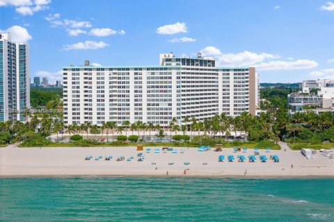 Condominio en alquiler en Miami Beach, Florida, 51.47 m2 № 2007954 - foto 2