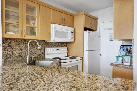 Condominio en alquiler en Miami Beach, Florida, 51.47 m2 № 2007954 - foto 4