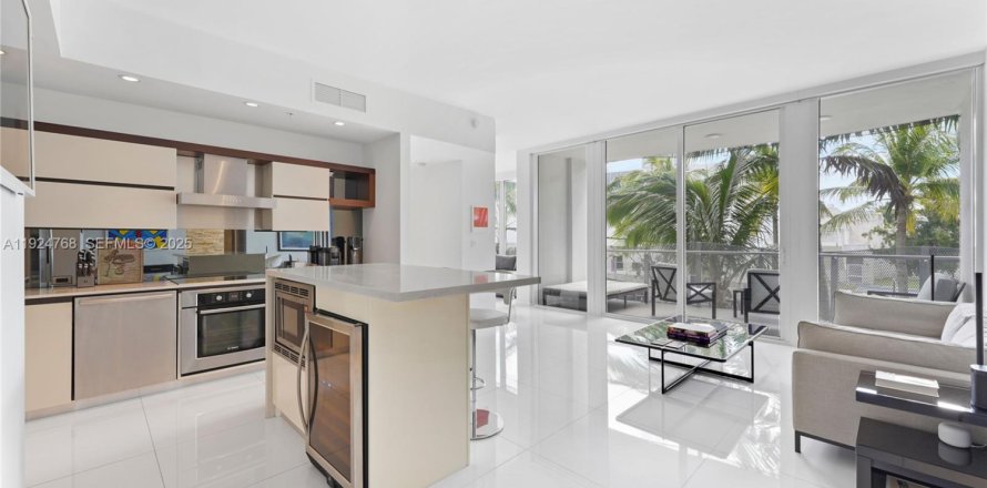 Кондоминиум с 3 спальнями в Майами-Бич, Флорида № 1983070