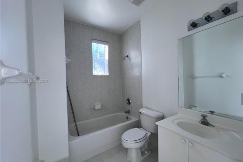 Condo in Miramar, Florida, 4 bedrooms  № 1996332 - photo 9