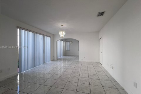 Condo in Miramar, Florida, 4 bedrooms  № 1996332 - photo 3