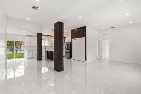 Купить виллу или дом в Майами, Флорида 4 спальни, 200.39м2, № 2009737 - фото 5