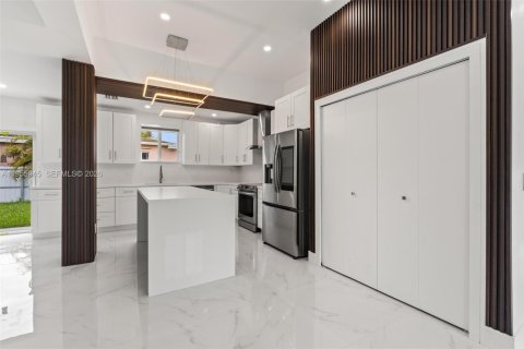 Купить виллу или дом в Майами, Флорида 4 спальни, 200.39м2, № 2009737 - фото 11