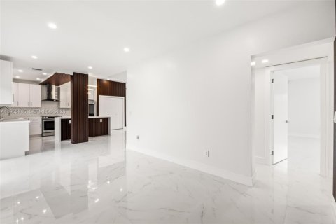 Купить виллу или дом в Майами, Флорида 4 спальни, 200.39м2, № 2009737 - фото 13