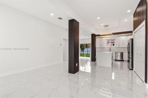 Купить виллу или дом в Майами, Флорида 4 спальни, 200.39м2, № 2009737 - фото 9