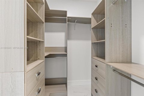 Купить виллу или дом в Майами, Флорида 4 спальни, 200.39м2, № 2009737 - фото 17