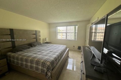 Condo in Sunrise, Florida, 2 bedrooms  № 1864494 - photo 6