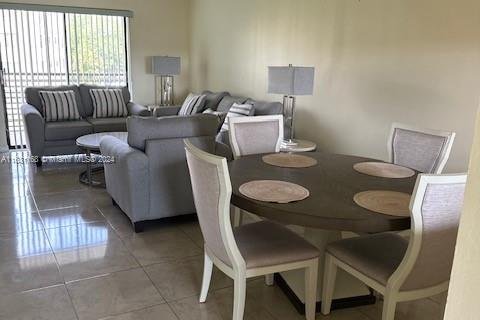 Condo in Sunrise, Florida, 2 bedrooms  № 1864494 - photo 5