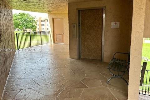 Condo in Sunrise, Florida, 2 bedrooms  № 1864494 - photo 13