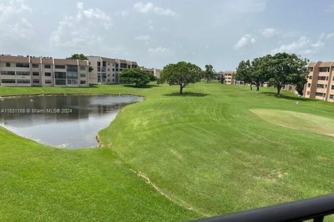 Condo in Sunrise, Florida, 2 bedrooms  № 1864494 - photo 1