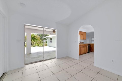 House in North Port, Florida 4 bedrooms, 184.5 sq.m. № 2201485 - photo 9