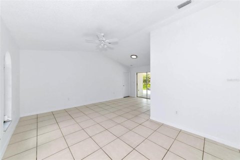 House in North Port, Florida 4 bedrooms, 184.5 sq.m. № 2201485 - photo 3